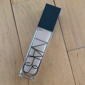 NARS Natural Radiant Foundation Mont Blanc Light
